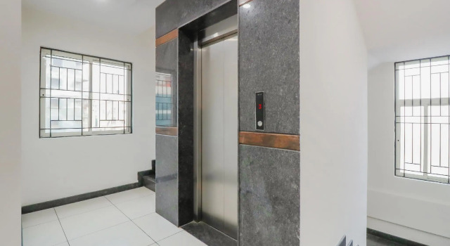 OYO 79565 Royal Comforts, Rezervovat Hotel Hotely v Bangalore s parkováním, Parkování