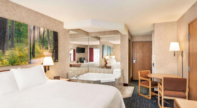 Двухместная Studio Suite Days Inn by Wyndham Hurley