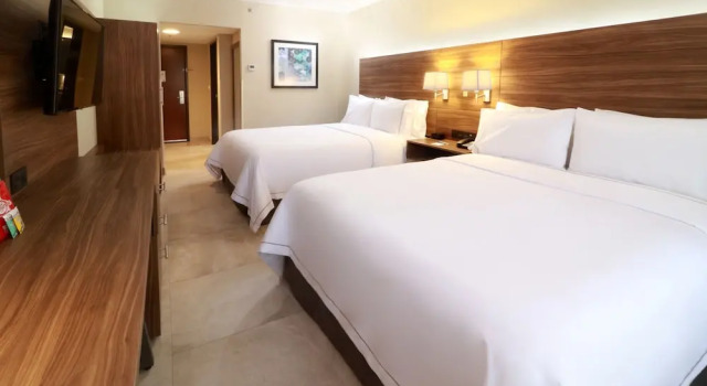 Четырёхместный номер Standard Holiday Inn Express Guadalajara Aeropuerto by IHG