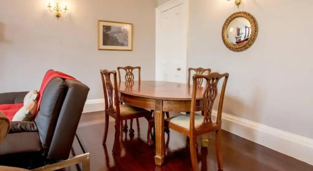 ALTIDO Spacious 2BR Apt in New Town, Prime Location, Забронировать Отель Новый город Эдинбург, рядом с Bourne Fine Art