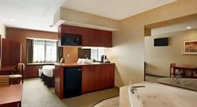 Люкс Luxury Microtel Inn & Suites by Wyndham Dover New Hampshire