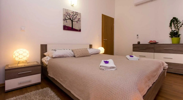 Holiday house CIRIK in Kras, Varaa Hotelli Hotellit Kvarner Islands uima-altaalla, Uima-allas