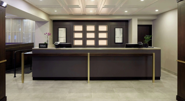 DoubleTree by Hilton Montreal Airport, Rezervați Hotel Dorval Island Quebec