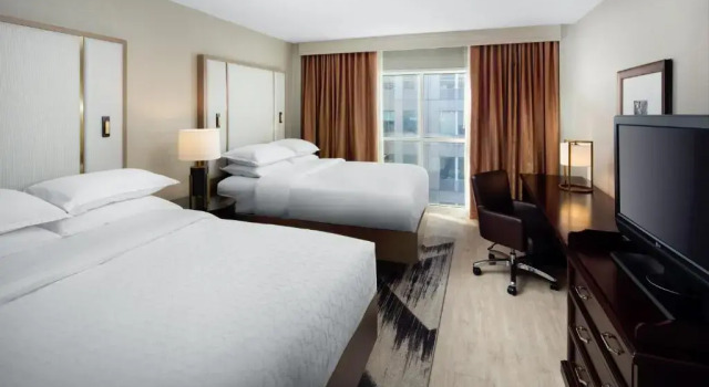 Четырёхместный клубный номер Standard Sheraton Raleigh Hotel