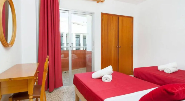 Апартаменты с 2 комнатами с балконом и с видом на город Apartamentos Puet
