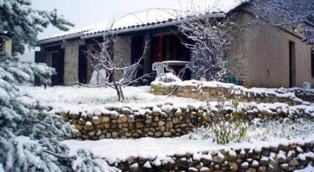 House With 2 Bedrooms in Mirabeau, With Wonderful Mountain View and Fu, Varaa Hotelli Mirabeau Cadarache