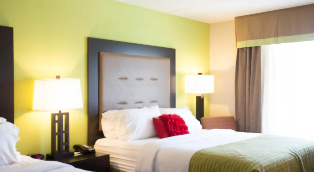 Четырёхместный номер Standard Holiday Inn Murfreesboro by IHG