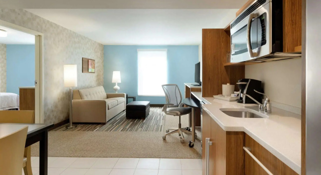 Двухместный люкс Home2 Suites by Hilton Milwaukee Airport