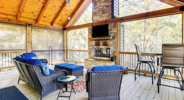 Коттедж Hot Tub & Creek View at Cabin: 6 Mi to Ellijay!