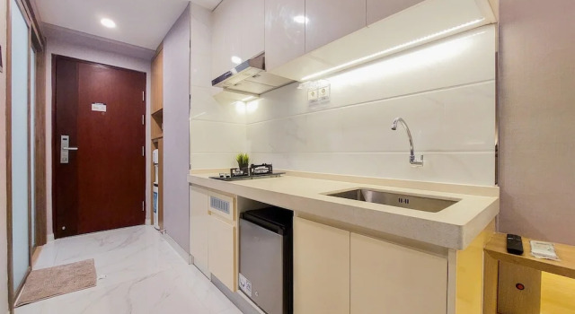 Elegant and Comfy Studio at Sky House BSD Apartment By Travelio, Book Apartment Legok West Java