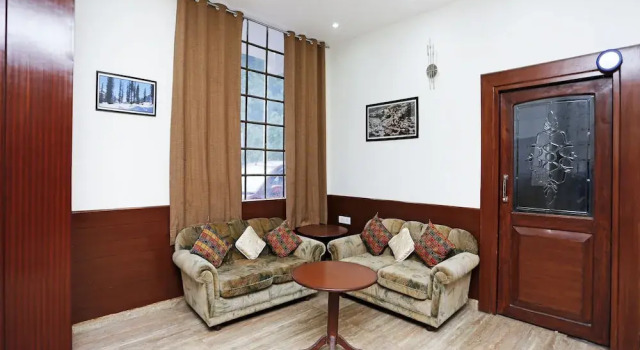 OYO 8767 Hotel Landmark