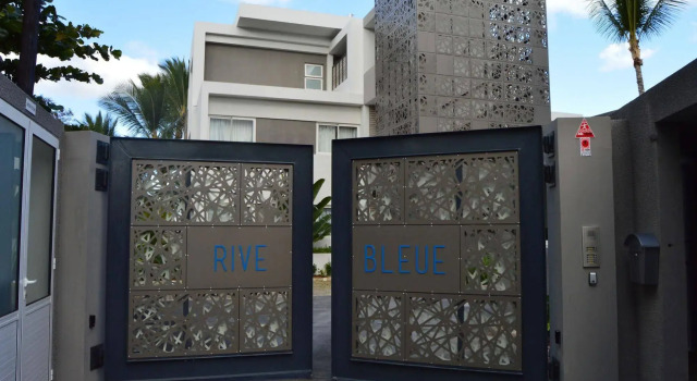 Rive Bleue Luxury Apartments, Rezervovat Apartmán Hotely v Pereybere s bazénem, Bazén