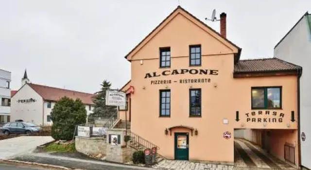 Penzion Al Capone Mníšek, Rezerwuj Hotel Hotele w Central Bohemia z parkingiem, Parking