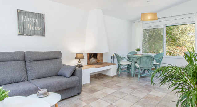 Holiday Home MIMOSA, Забронировать Дом для отпуска Виллы Кадакес, рядом с S'Alqueria Petita Beach, Вилла