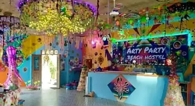 Arty Party Beach Hostel Dorm Room 5pax, Varaa Hostelli San Juan Siquijor Island