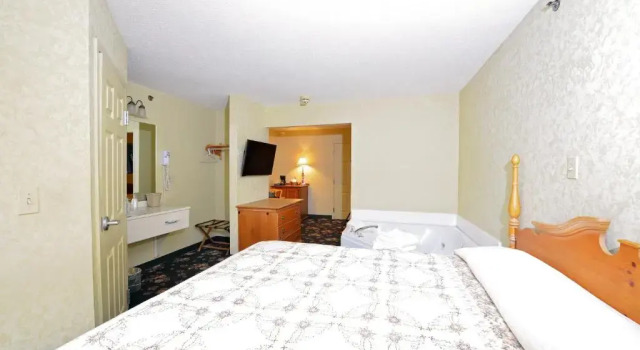 Номер Standard OurGuest Inn & Suites Downtown Port Clinton
