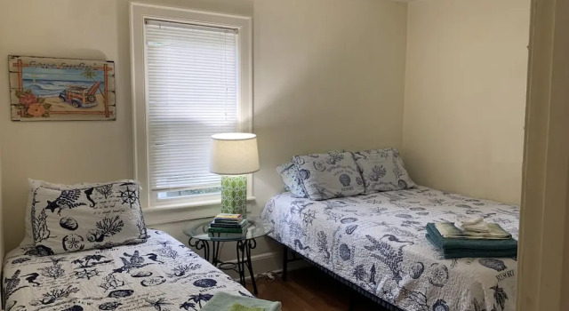 Residential Bungalow 2 Bedroom Home by RedAwning, Boek Hotel Norfolk Virginia