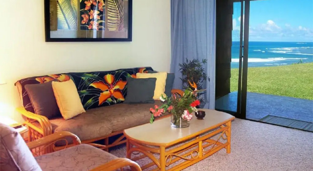 Апартаменты Sealodge J1-ground floor with oceanfront views, king bed, pool & more