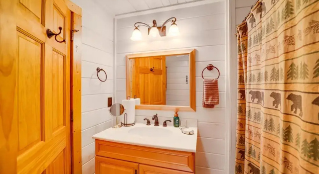 Коттедж Cozy Family Cabin w/ Hot Tub - 10 Mi to App State!