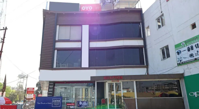 OYO 5049 Hotel Doon, Rezerwuj Hotel Hotele w Uttarakhand z basenem, Basen