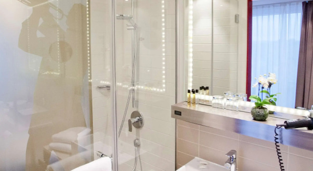 Large Double room bigBOX ALLGAEU Hotel
