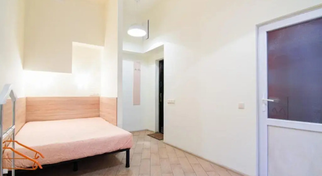 Mini Apartments on Roppoporta 7a-2, Забронировать Апартаменты/квартира Отели Львова с парковкой, рядом с Первый украинский театр для детей и юношества, Парковка
