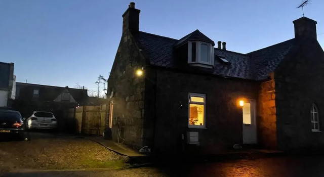 Коттедж 3 Bed Cottage -Sleeps 5-Pets-HotTub-Bar-Smoking
