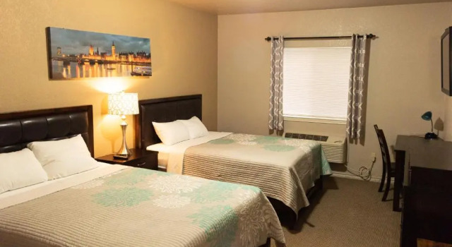 Четырёхместный номер Deluxe Premium Inn and Suites