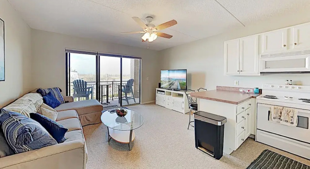 New Listing! Downtown Riverfront W/ Balcony 1 Bedroom Condo