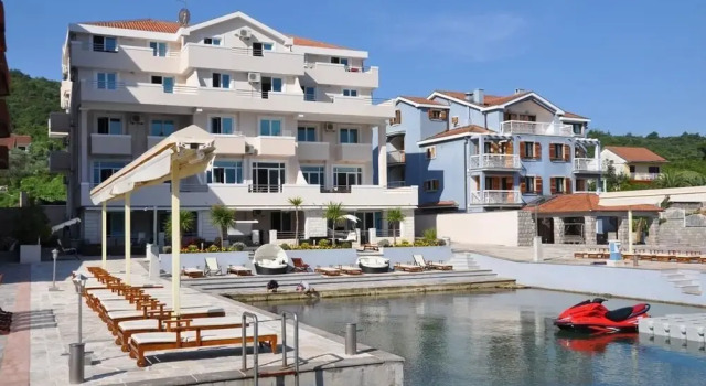 Apartments Adeona, Prenota Appartamento Hotel a Contea di Tivat con piscina, Piscina