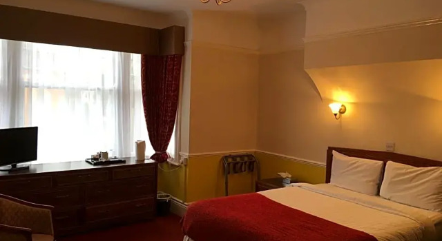 Четырёхместный номер Standard Grosvenor Hotel Rugby