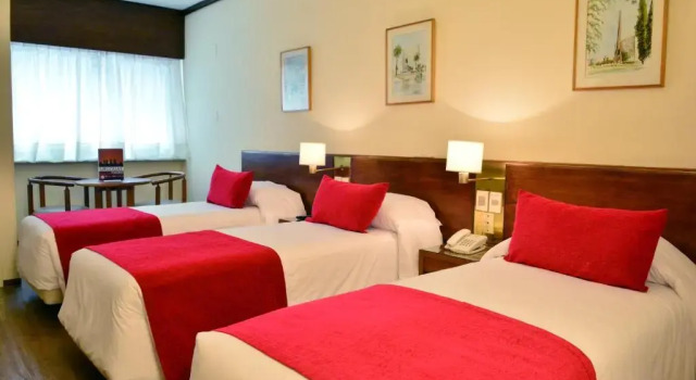Трёхместный номер Standard Oxford Hotel