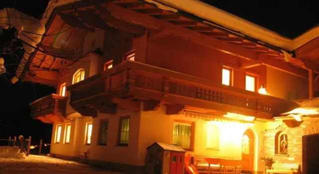 Ferienwohnung Ausblick Zillertal, Забронировать Отель Хайнценберг Циллерталь, рядом с Gerlosstein