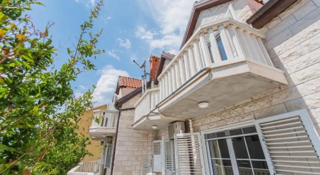 Villa Mandic