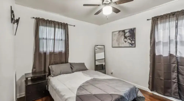 Queen G2 Mansion 3 Bedroom Home by RedAwning