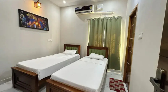 Семейные апартаменты с 2 комнатами с балконом и с видом на город Sri Apartment Homestay 2BHK Pondicherry B3