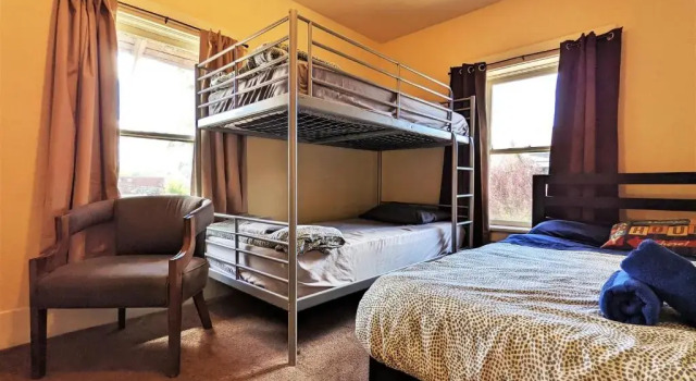 Кровать в общем номере Bunk & Brew Historic Lucas House - Hostel