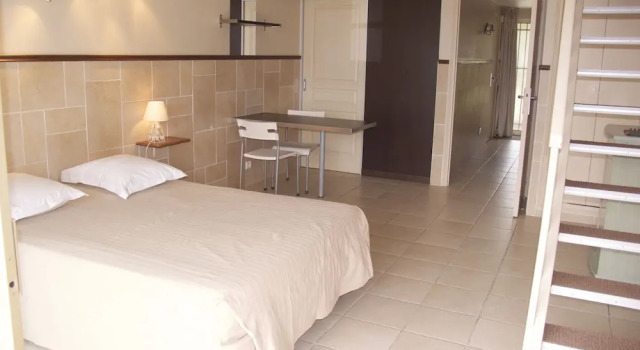 Семейный номер Standard с балконом Hôtel et Studios Les Amandiers