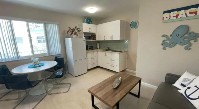 Studio right on the beach at Lauderdale By The Sea, Rezerwuj Hotel Hotele w Broward County z parkingiem, Parking