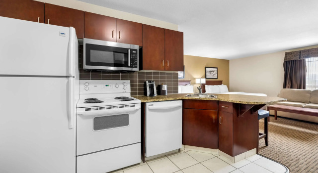 Четырёхместный люкс SureStay Plus Hotel by Best Western Drumheller