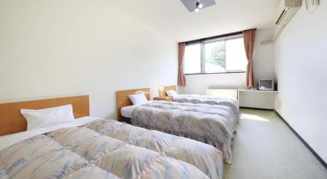 Hotel Radiant, Prenota Hotel Nakano 