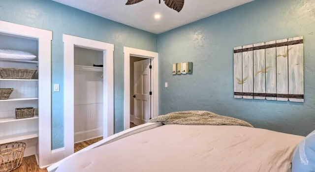 Bright Bradenton Retreat: 1 Mi to Downtown!