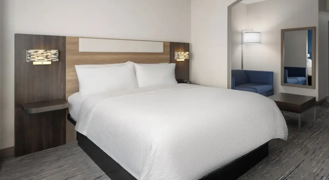 Двухместный номер Standard с балконом Holiday Inn Express & Suites Leesburg - Historic District by IHG