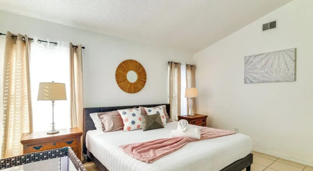 7 Mi to Disney Parks: Family Getaway w/ Game Room