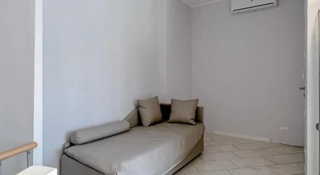 Appartamento in pineta con vista mare e piscina, Buchen Sie Ferienwohnung Hotels in Varraze mit Pool, Schwimmbad