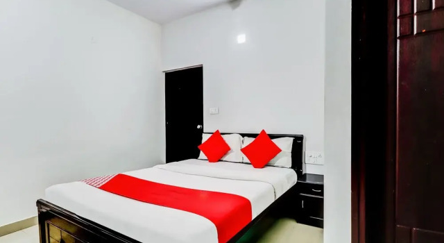 Oyo 1231 Roxel Inn, Забронировать Отель Отели Бангалора с парковкой, рядом с Больница Манипал, Парковка