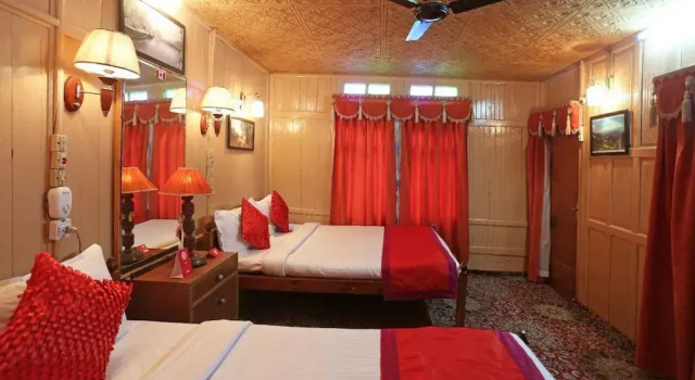 Четырёхместный номер Luxury с видом на озеро Manila Groups of Houseboats