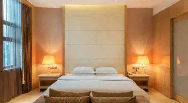 Люкс Deluxe HR-East Hotel