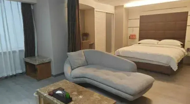 Люкс Executive Jinan Yuquan Simpson Hotel