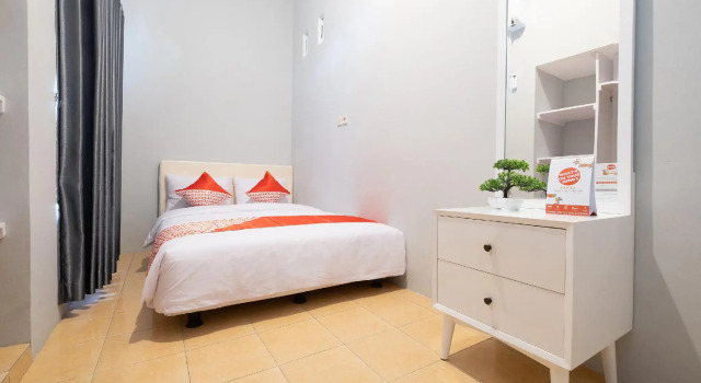 Suite Super OYO 2727 Nareswari Guest House Syariah